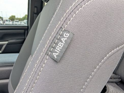 Used 2021 Nissan Titan SV w/ SV Convenience Package RWD image 18