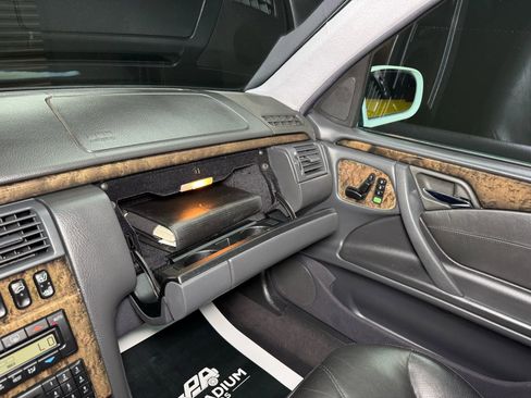 Used 2000 Mercedes-Benz E 55 AMG Sedan image 45