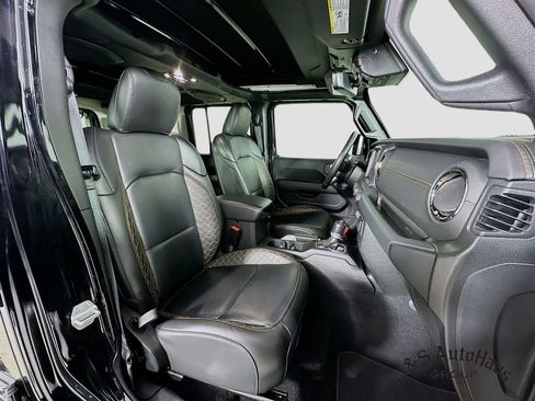 Used 2020 Jeep Wrangler Unlimited Sahara image 34