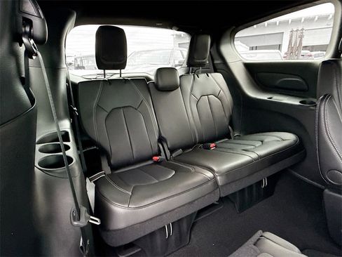 New 2026 Chrysler Pacifica Select image 29