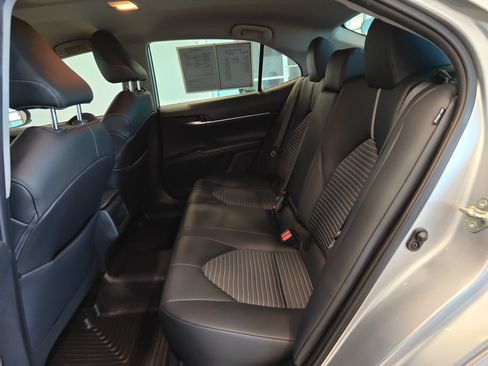 Used 2020 Toyota Camry SE FWD image 12
