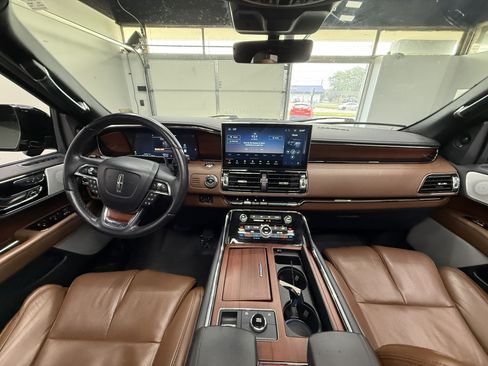 Used 2023 Lincoln Navigator L Reserve w/ Equipment Group 201A AWD/4WD image 13
