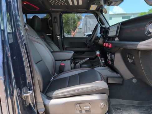 Used 2025 Jeep Wrangler Unlimited Rubicon AWD/4WD image 33