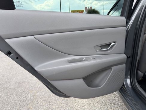 Used 2025 Hyundai Elantra Sport FWD image 17
