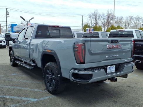 Used 2024 GMC Sierra 2500 AT4 w/ AT4 Preferred Package AWD/4WD image 4