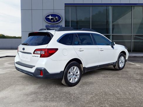 Used 2019 Subaru Outback 2.5i Premium image 6