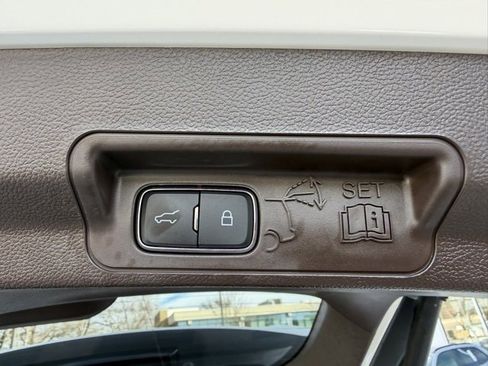 Used 2023 Ford Explorer King Ranch w/ Technology Package image 48