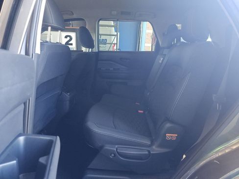Used 2024 Nissan Pathfinder SV image 14