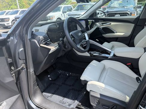 Used 2025 Audi Q5 Premium Plus w/ Premium Plus AWD/4WD image 11