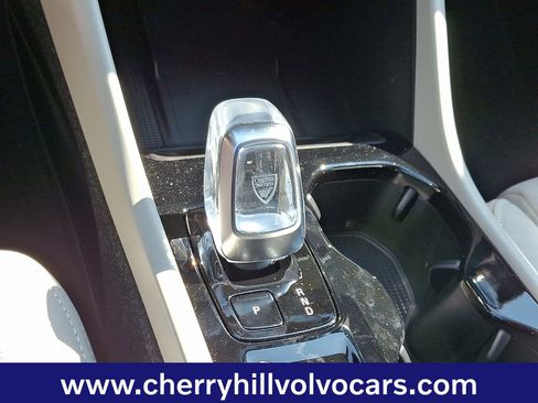 Certified 2025 Volvo XC40 B5 Ultra w/ Protection Package Premier image 17