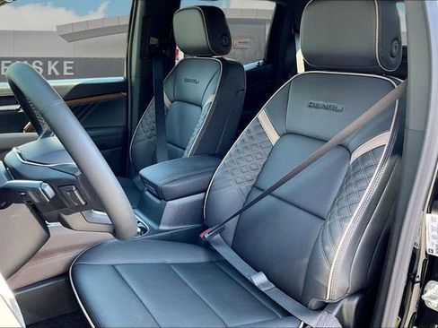 New 2026 GMC Canyon Denali w/ LPO, Denali Black Edition AWD/4WD image 11