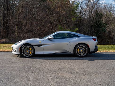 Used 2019 Ferrari Portofino image 3