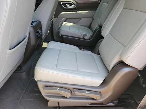 Used 2022 Chevrolet Tahoe Z71 w/ Luxury Package image 9