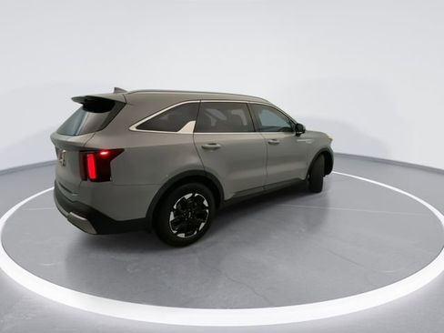 Used 2025 Kia Sorento S w/ Panoramic Sunroof Package FWD image 4