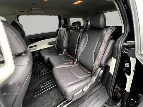 Used 2024 Kia Carnival EX FWD image 22