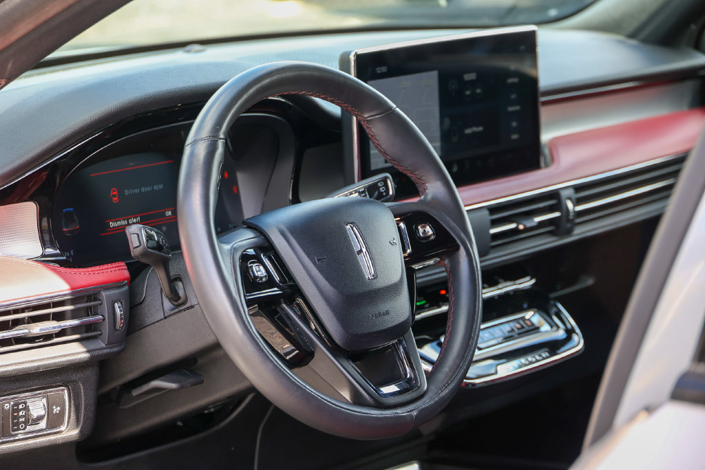 Certified 2024 Lincoln Corsair Reserve w/ Jet Appearance Package AWD/4WD image 36