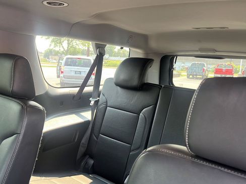 Used 2018 Chevrolet Suburban LT AWD/4WD image 19