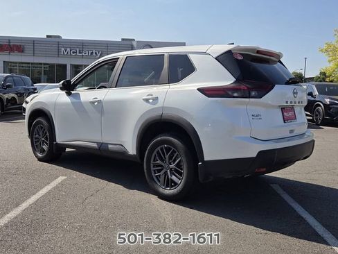 Certified 2026 Nissan Rogue SV FWD image 3