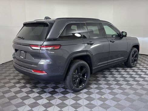 New 2026 Jeep Grand Cherokee Limited w/ Limited Altitude Package AWD/4WD image 4