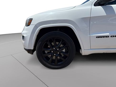 Used 2021 Jeep Grand Cherokee Laredo X RWD image 9