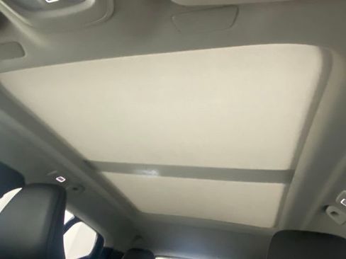 Used 2025 Volvo XC40 B5 Core image 29