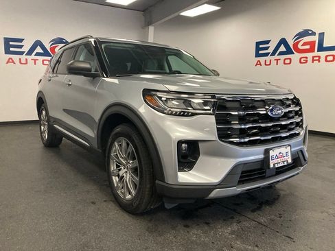 Used 2025 Ford Explorer Active w/ Active Comfort Package AWD/4WD image 2