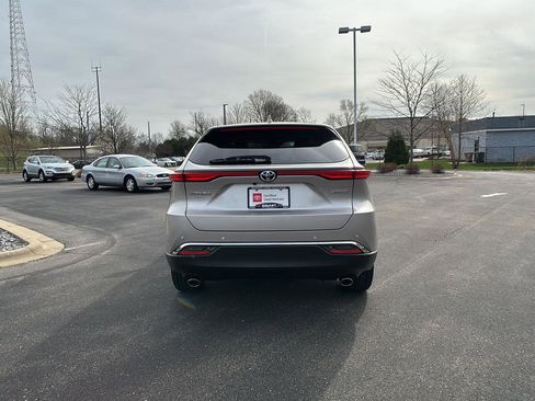 Used 2023 Toyota Venza Limited image 14