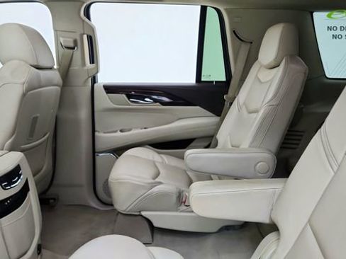 Used 2015 Cadillac Escalade Luxury RWD image 32