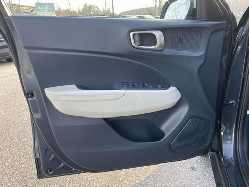 Certified 2024 Hyundai Venue Limited image 5