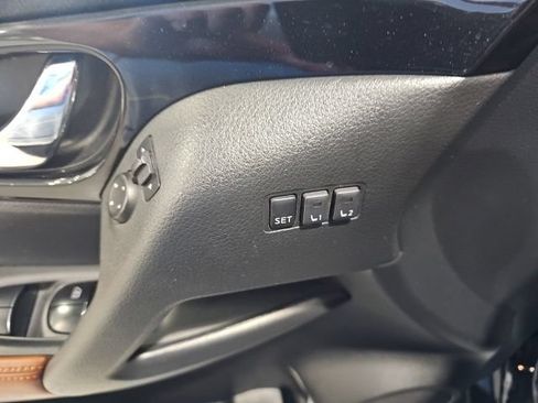 Used 2018 Nissan Rogue SL w/ Premium Package AWD/4WD image 12