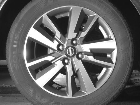 Used 2025 Nissan Versa SV image 15