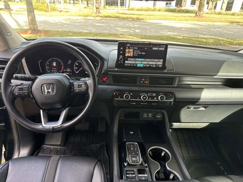 Used 2024 Honda Pilot Touring image 18