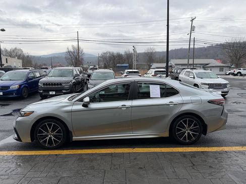 Used 2023 Toyota Camry SE w/ Cold Weather Package image 5