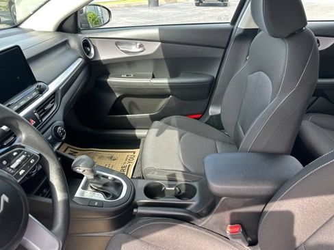Certified 2024 Kia Forte LXS w/ LXS Technology Package FWD image 31