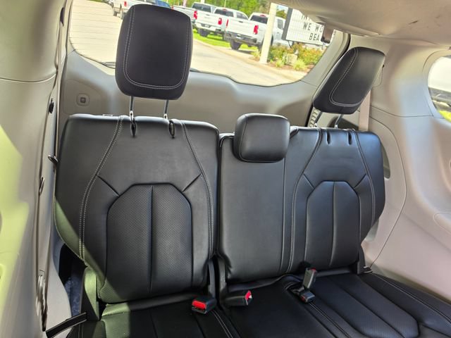Used 2023 Chrysler Pacifica Touring-L FWD image 26