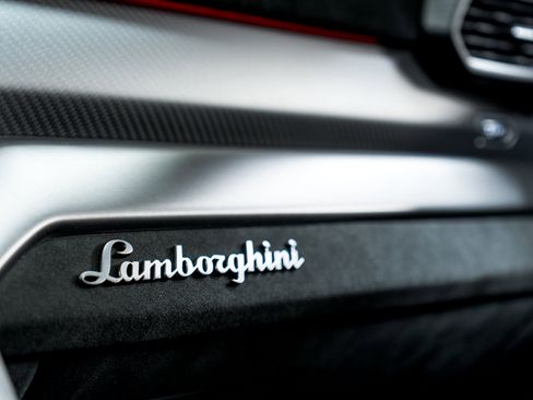 Used 2023 Lamborghini Urus Performante image 24