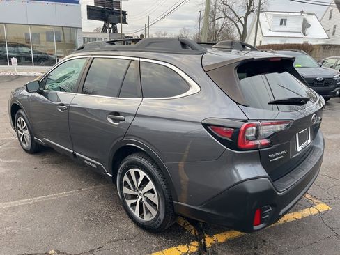 Used 2020 Subaru Outback Premium image 7