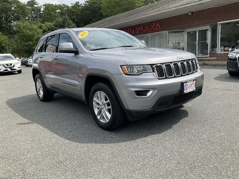 Used 2018 Jeep Grand Cherokee Laredo AWD/4WD image 3