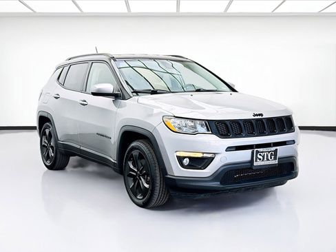 Used 2019 Jeep Compass Latitude FWD image 3