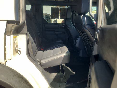 Used 2025 Ford Bronco Badlands image 18