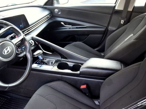 Used 2025 Hyundai Elantra SEL FWD image 7
