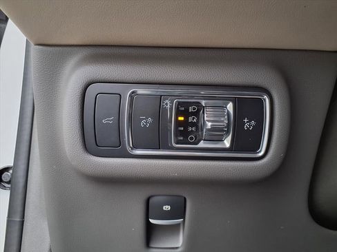 Used 2024 Lincoln Nautilus Premier w/ Equipment Group 102A image 28