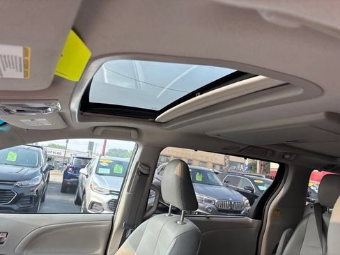 Used 2013 Toyota Sienna Limited w/ Premium Pkg AWD/4WD image 16