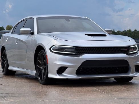 Used 2022 Dodge Charger R/T w/ Plus Group RWD image 9