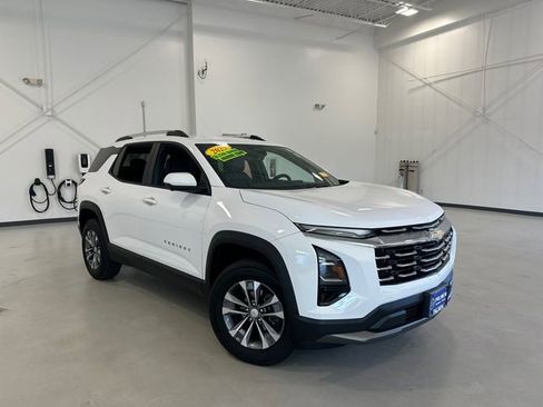 Used 2025 Chevrolet Equinox LT w/ Convenience Package II FWD image 4