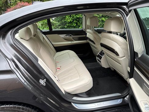 Used 2018 BMW 750i xDrive AWD/4WD image 33