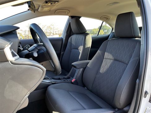 Used 2025 Toyota Corolla LE image 22