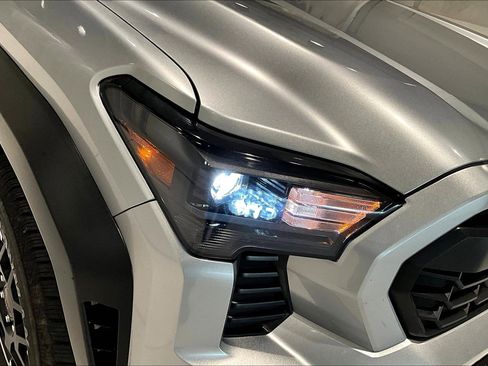 Used 2024 Toyota Tacoma TRD Off-Road image 31