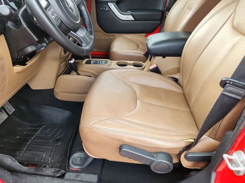 Used 2017 Jeep Wrangler Unlimited Sahara w/ Max Tow Package image 7