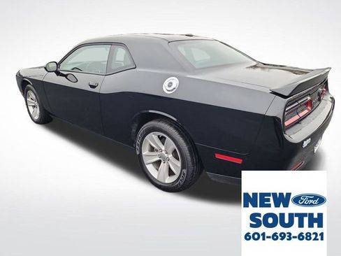 Used 2023 Dodge Challenger SXT image 3